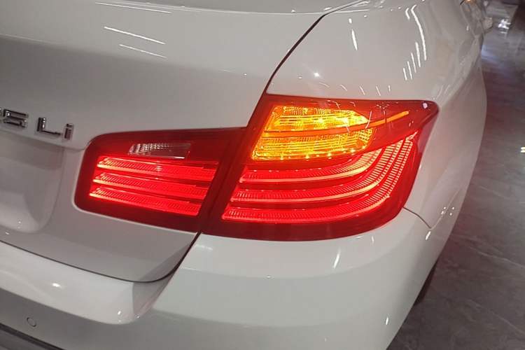 Used BMW 5 Series 2017 525Li Luxury Design Package Right Rear Taillight