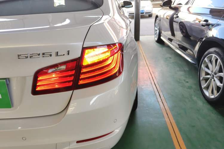 Used BMW 5 Series 2017 520Li Elegant Edition Right Rear Taillight