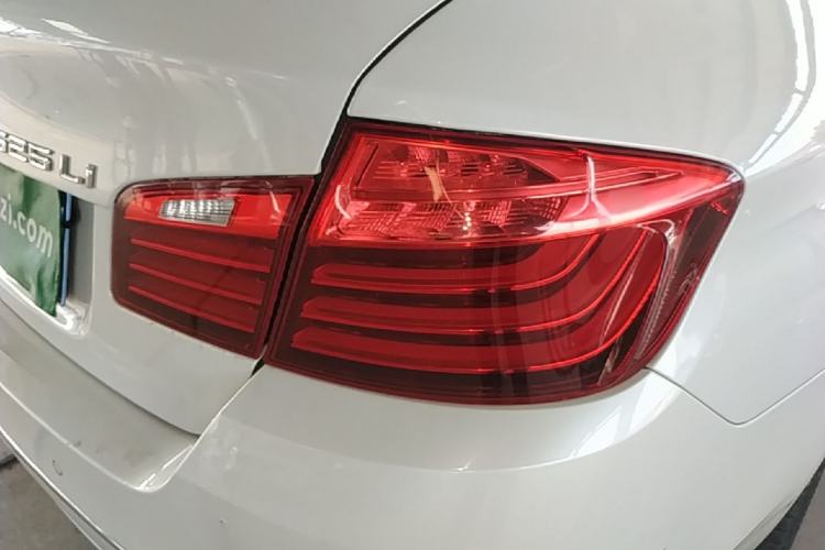 Used BMW 5 Series 2017 525Li Luxury Design Package Right Rear Taillight