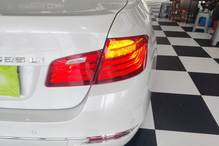 Used BMW 5 Series 2017 525Li Luxury Design Package Right Rear Taillight
