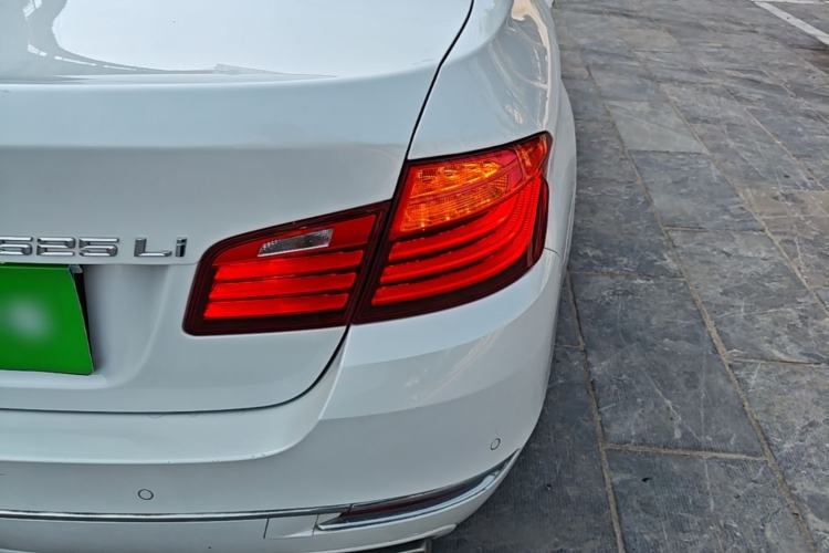 Used BMW 5 Series 2017 525Li Luxury Design Package Right Rear Taillight