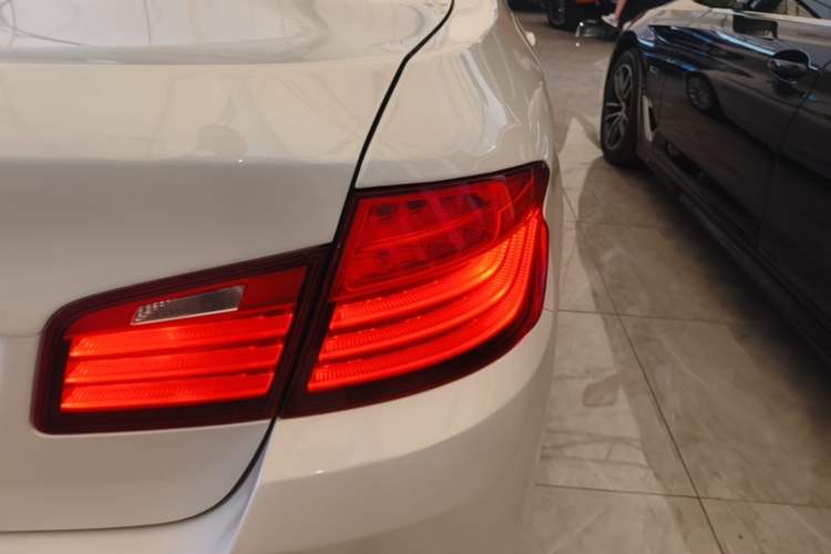 Used BMW 5 Series 2017 525Li Luxury Design Package Right Rear Taillight