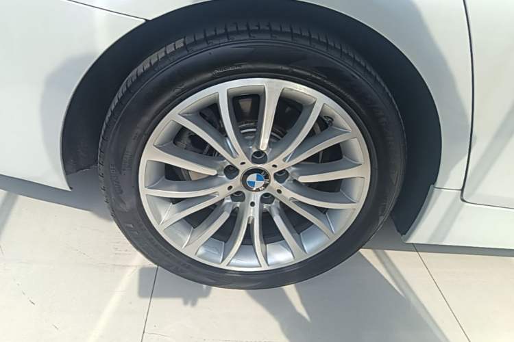 Used BMW 5 Series 2017 525Li Luxury Design Package Right Rear Wheel Hub