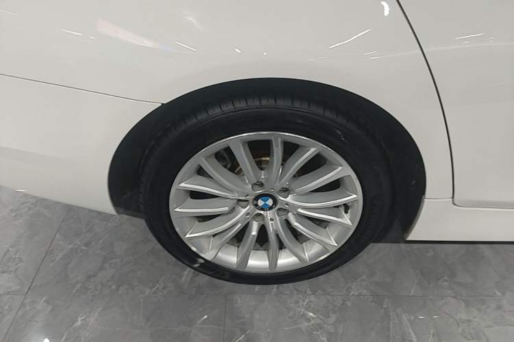 Used BMW 5 Series 2017 525Li Luxury Design Package Right Rear Wheel Hub