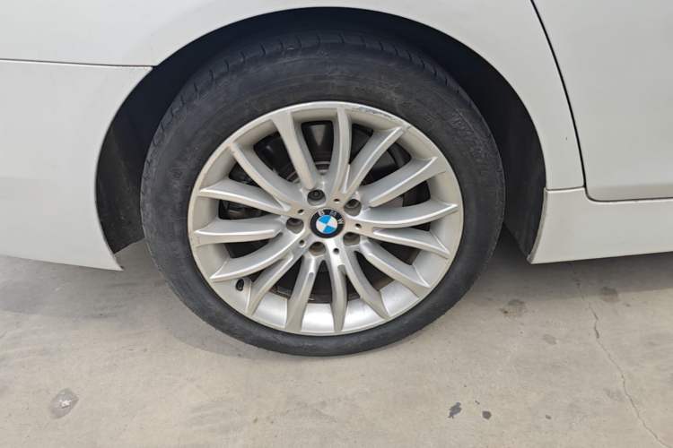 Used BMW 5 Series 2017 525Li Luxury Design Package Right Rear Wheel Hub