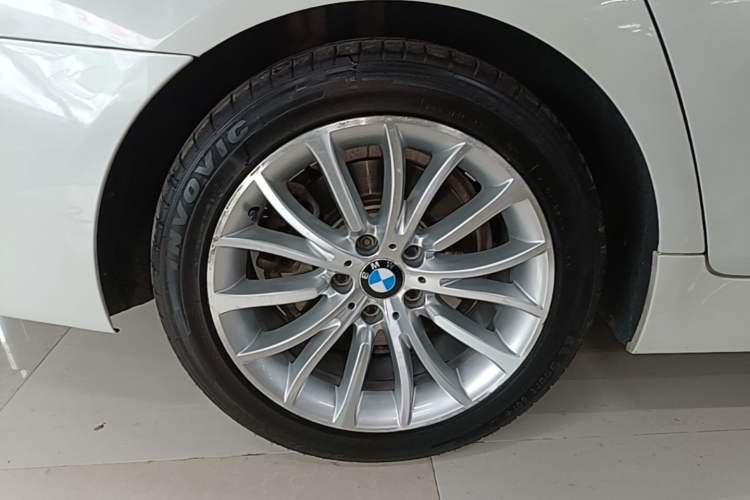 Used BMW 5 Series 2017 525Li Luxury Design Package Right Rear Wheel Hub