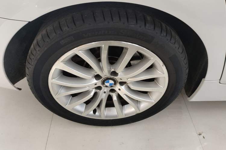 Used BMW 5 Series 2017 525Li Luxury Design Package Right Rear Wheel Hub