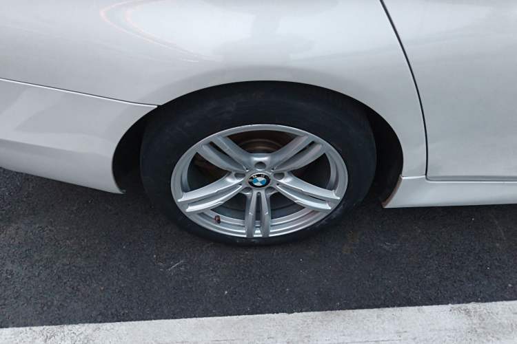 Used BMW 5 Series 2017 520Li Elegant Edition Right Rear Wheel Hub