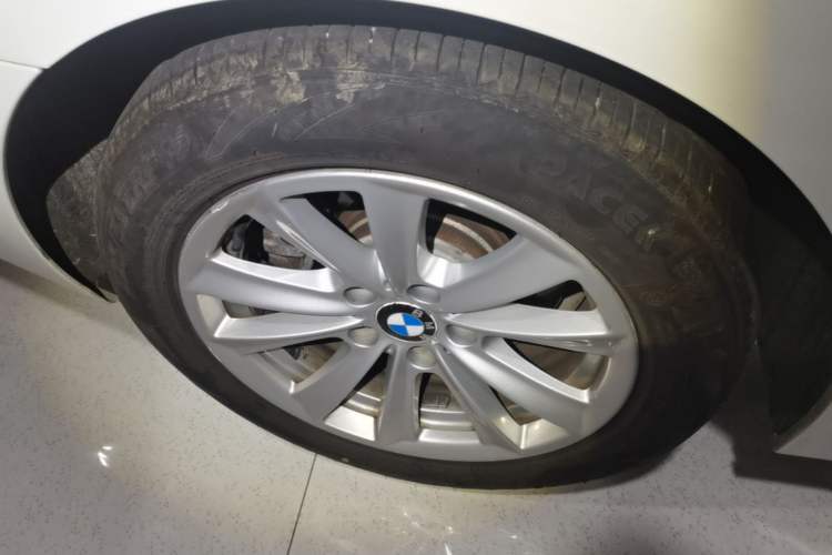 Used BMW 5 Series 2017 520Li Elegant Edition Right Rear Wheel Hub