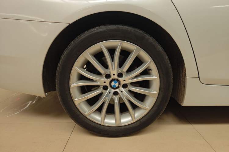 Used BMW 5 Series 2017 525Li Luxury Design Package Right Rear Wheel Hub