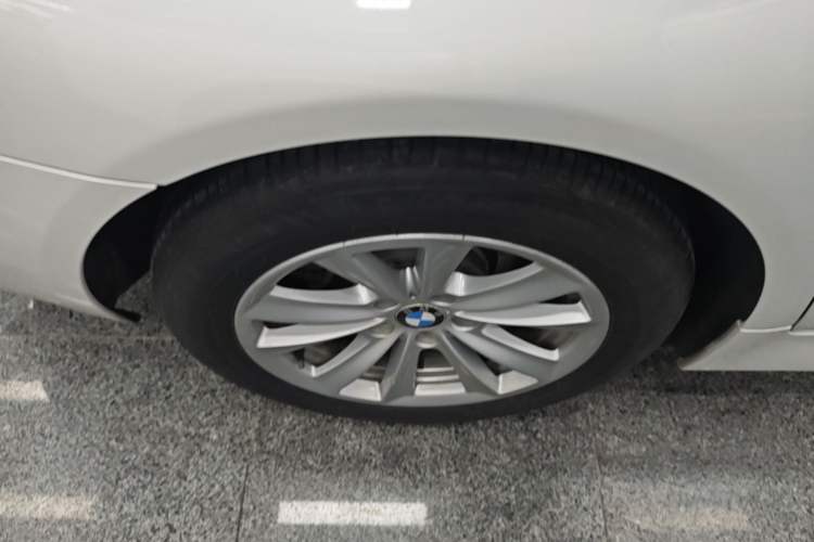 Used BMW 5 Series 2017 520Li Elegant Edition Right Rear Wheel Hub