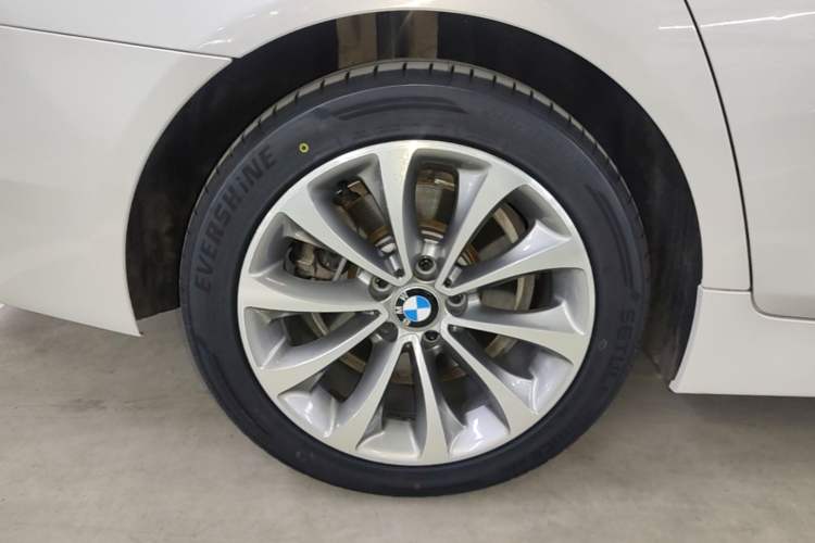 Used BMW 5 Series 2017 525Li Leading Model Right Rear Wheel Hub