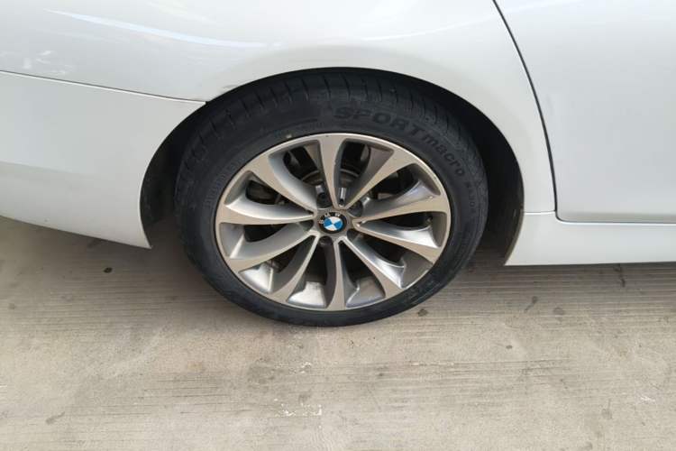 Used BMW 5 Series 2017 525Li Leading Model Right Rear Wheel Hub