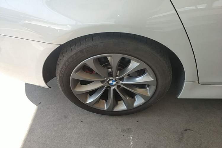 Used BMW 5 Series 2017 525Li Leading Model Right Rear Wheel Hub