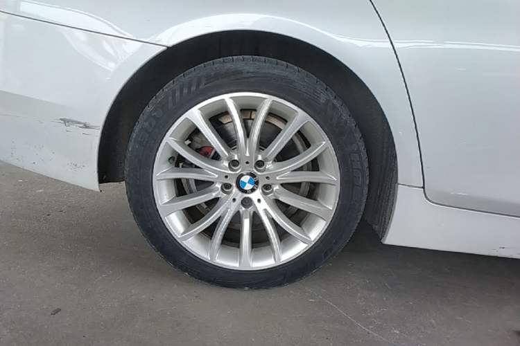 Used BMW 5 Series 2017 525Li Luxury Design Package Right Rear Wheel Hub