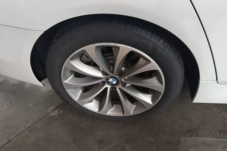 Used BMW 5 Series 2017 525Li Leading Model Right Rear Wheel Hub