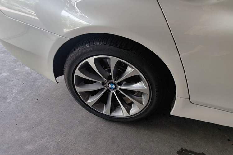 Used BMW 5 Series 2017 525Li Leading Model Right Rear Wheel Hub