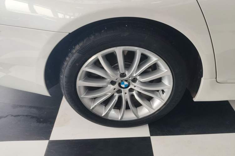 Used BMW 5 Series 2017 525Li Luxury Design Package Right Rear Wheel Hub