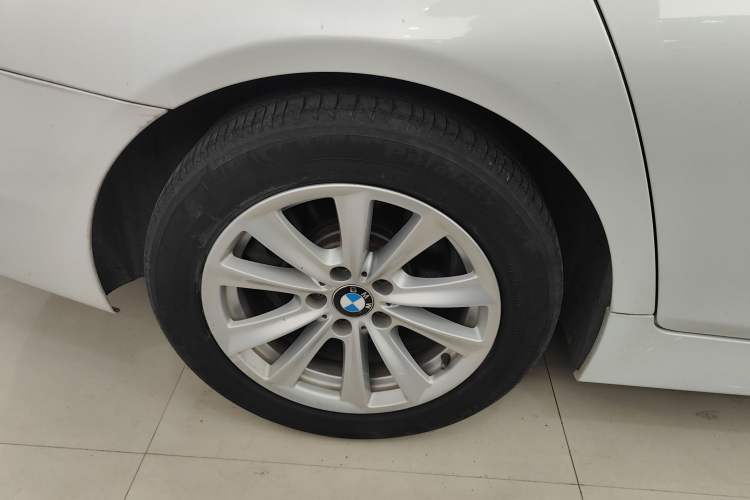 Used BMW 5 Series 2017 520Li Elegant Edition Right Rear Wheel Hub