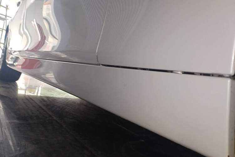 Used BMW 5 Series 2017 525Li Luxury Design Package Right Side Sill