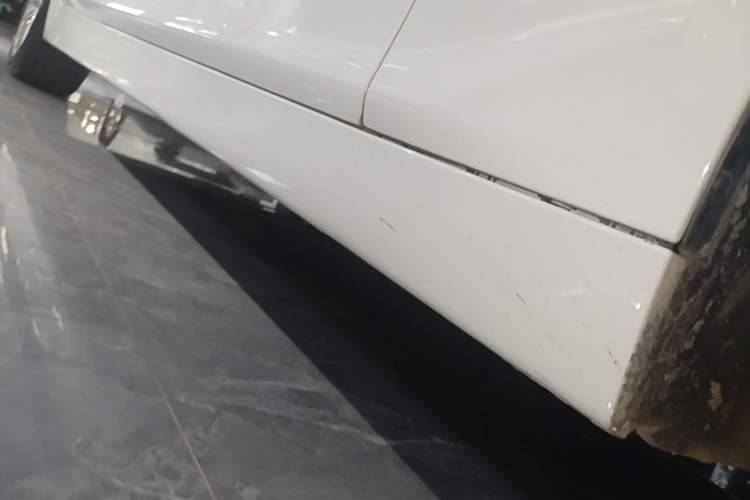 Used BMW 5 Series 2017 525Li Luxury Design Package Right Side Sill