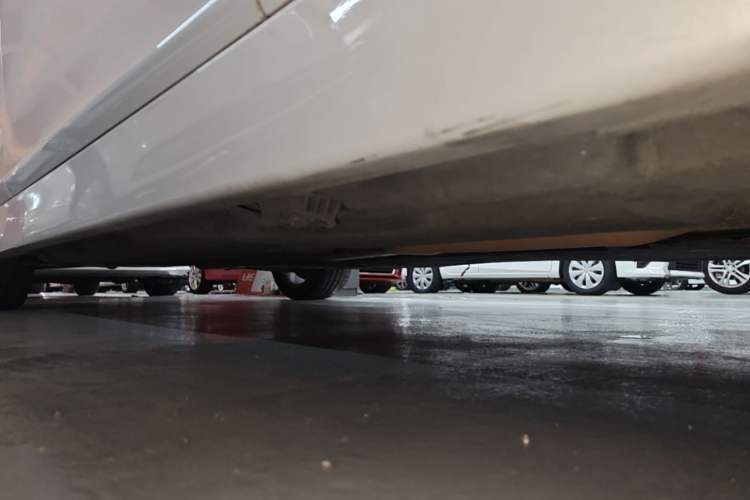 Used BMW 5 Series 2017 525Li Luxury Design Package Right Side Sill
