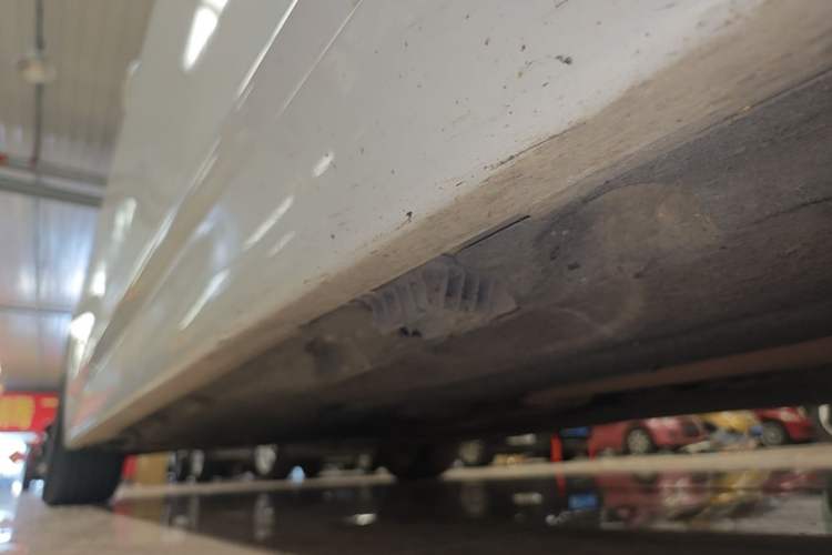 Used BMW 5 Series 2017 525Li Luxury Design Package Right Side Sill
