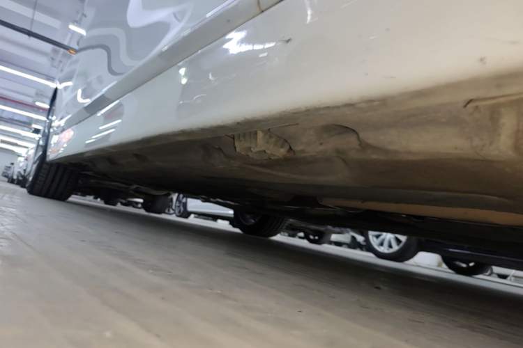 Used BMW 5 Series 2017 525Li Leading Model Right Side Sill