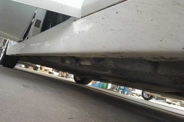 Used BMW 5 Series 2017 525Li Luxury Design Package Right Side Sill
