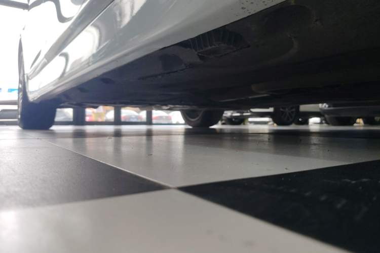 Used BMW 5 Series 2017 525Li Luxury Design Package Right Side Sill