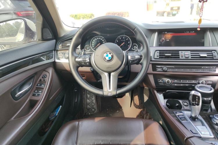 Used BMW 5 Series 2017 525Li Luxury Design Package Steering Wheel