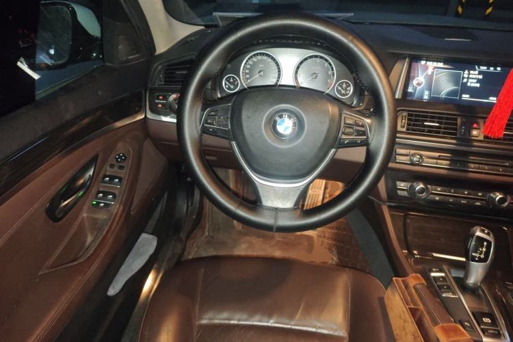 Used BMW 5 Series 2017 525Li Leading Model Steering Wheel