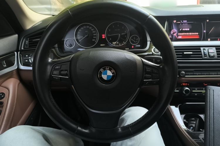 Used BMW 5 Series 2017 525Li Leading Model Steering Wheel