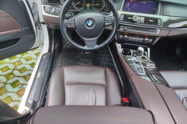 Used BMW 5 Series 2017 525Li Luxury Design Package Steering Wheel