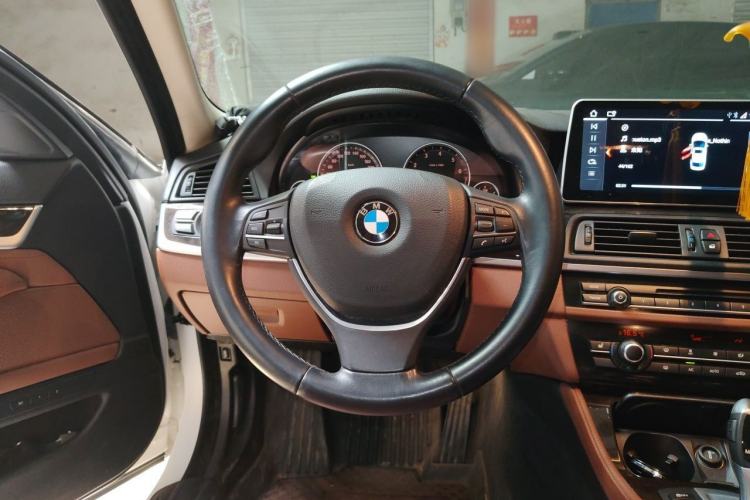 Used BMW 5 Series 2017 525Li Leading Model Steering Wheel