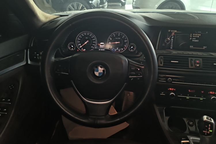 Used BMW 5 Series 2017 525Li Luxury Design Package Steering Wheel