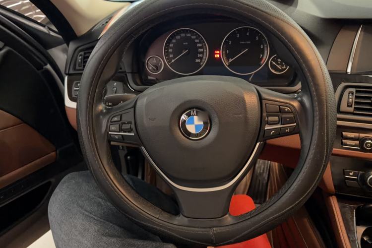 Used BMW 5 Series 2017 525Li Leading Model Steering Wheel