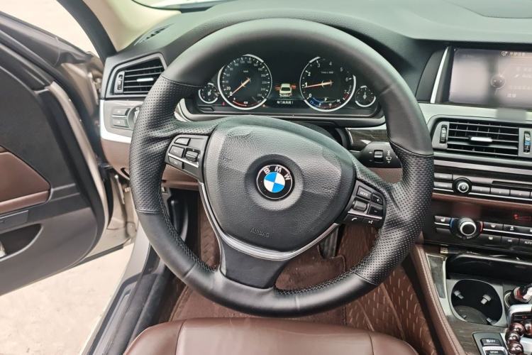 Used BMW 5 Series 2017 525Li Luxury Design Package Steering Wheel