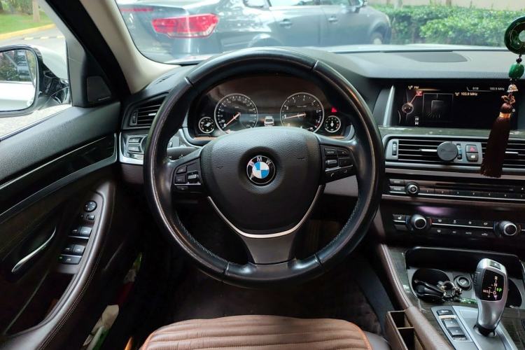 Used BMW 5 Series 2017 525Li Luxury Design Package Steering Wheel