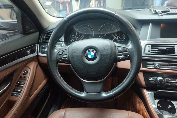 Used BMW 5 Series 2017 520Li Elegant Edition Steering Wheel
