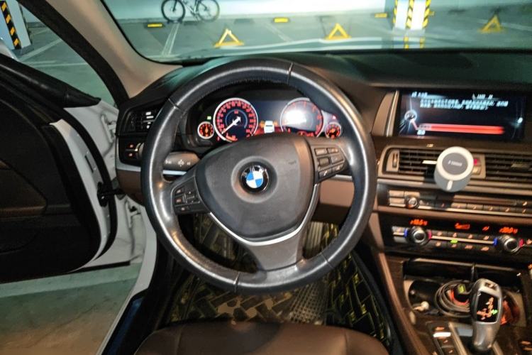 Used BMW 5 Series 2017 525Li Luxury Design Package Steering Wheel