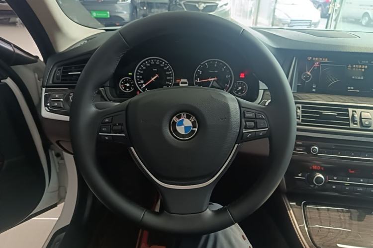 Used BMW 5 Series 2017 525Li Luxury Design Package Steering Wheel