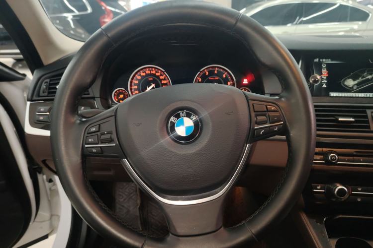 Used BMW 5 Series 2017 525Li Luxury Design Package Steering Wheel