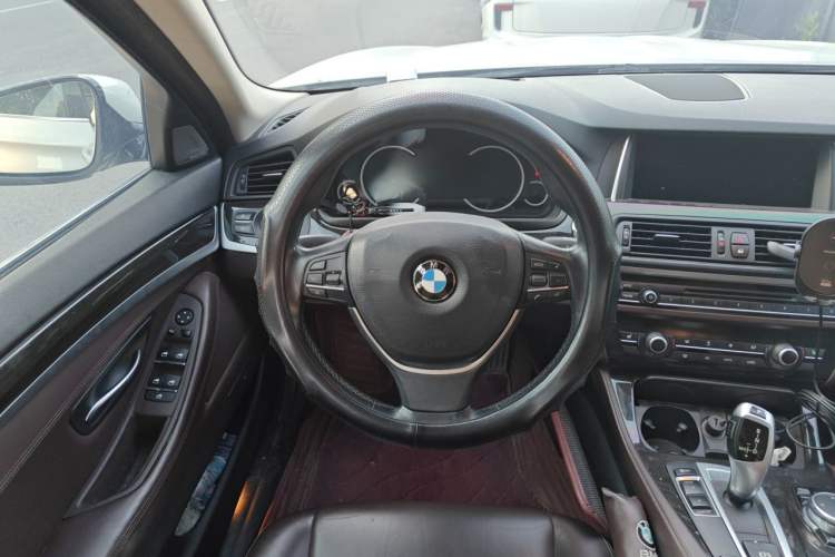 Used BMW 5 Series 2017 525Li Luxury Design Package Steering Wheel