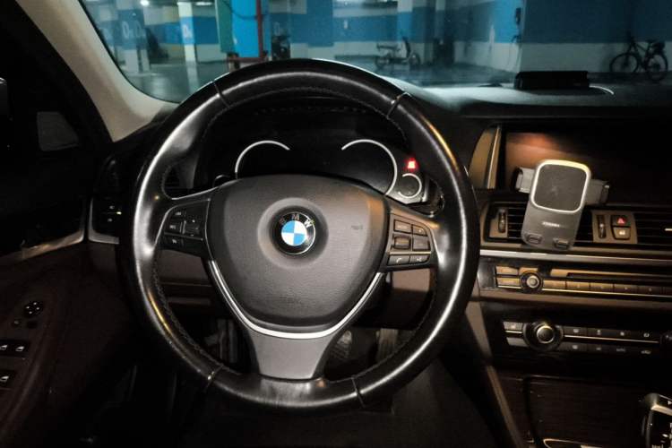 Used BMW 5 Series 2017 525Li Luxury Design Package Steering Wheel