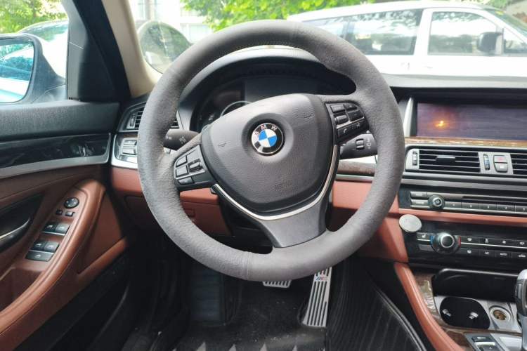 Used BMW 5 Series 2017 525Li Leading Model Steering Wheel