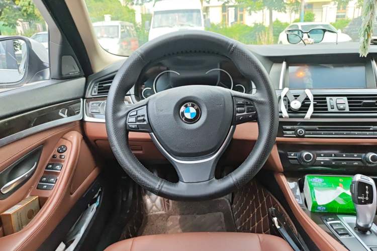 Used BMW 5 Series 2017 525Li Leading Model Steering Wheel