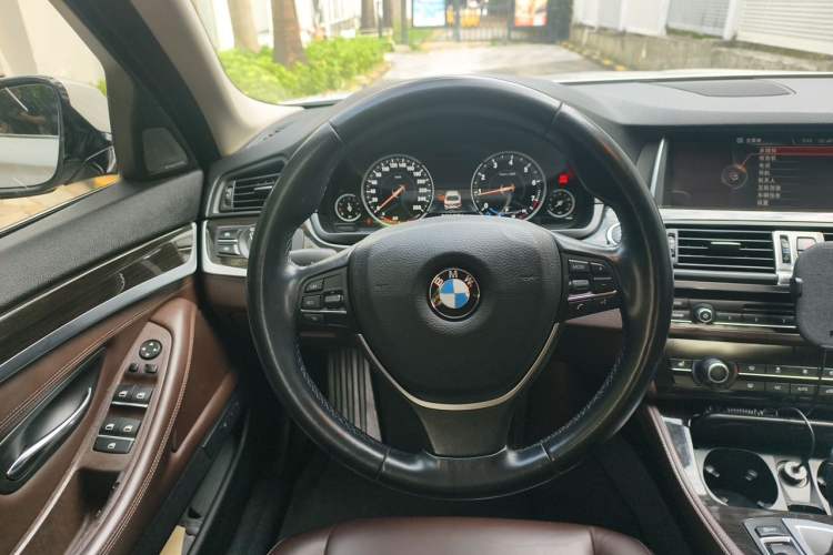 Used BMW 5 Series 2017 525Li Luxury Design Package Steering Wheel