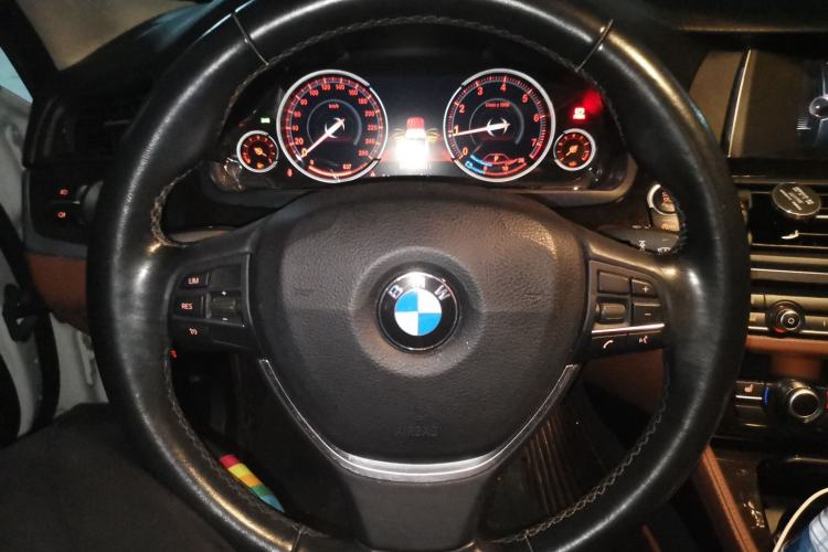 Used BMW 5 Series 2017 525Li Leading Model Steering Wheel