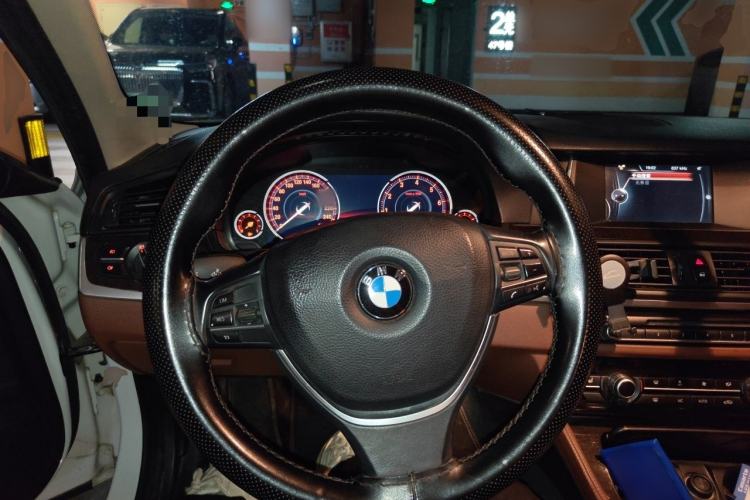 Used BMW 5 Series 2017 525Li Leading Model Steering Wheel